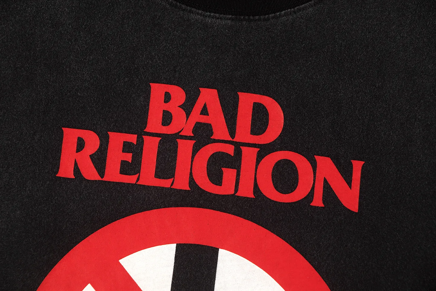♻️Style number: 890 P130 washed T vintage vintage SAINT MICHACL—BAD RELIGION’s punk rock band can show a punk and rebellious fashion style. Short wide style washed and distressed High density 280g pure cotton Comfortable punk short wide style silhouette Size: (S-M-L-XL) Color: Washed black